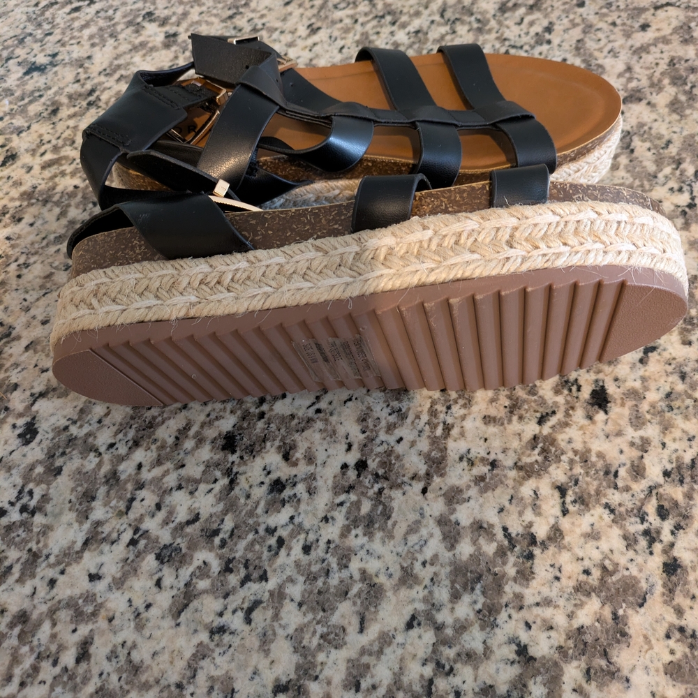 torrid Black Multi-Strap Gladiator Sandals - Picture 3 of 4